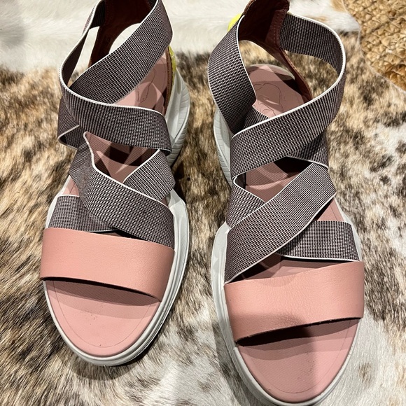 Sorel Eraser Pink Moonstone Explorer Blitz Multi Strap Sandal l 9 - Picture 1 of 3